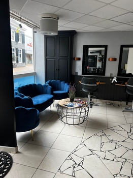 Kapsalon Coral Blue, Axel