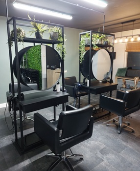Kapsalon happy hair, Reusel
